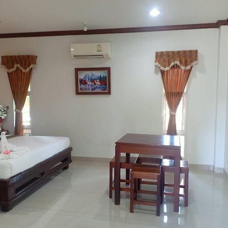 Capital O 75415 Nanthachart Riverview Resort Samut Songkhram 외부 사진